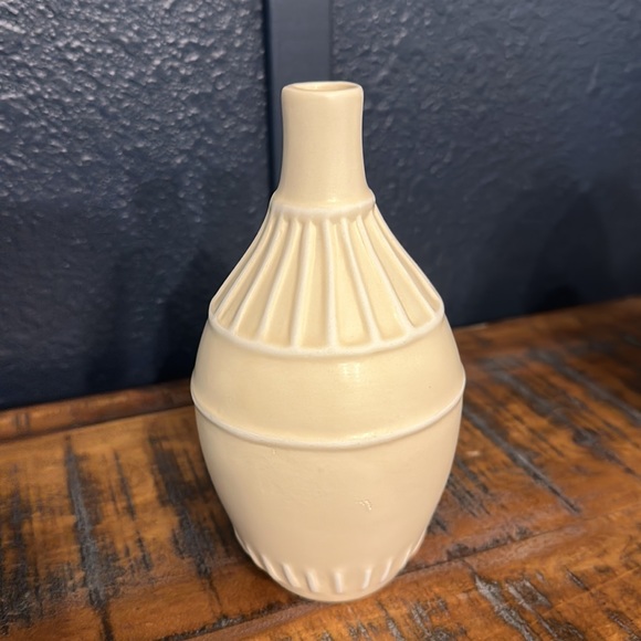 3 Bud Vases - Picture 7 of 8